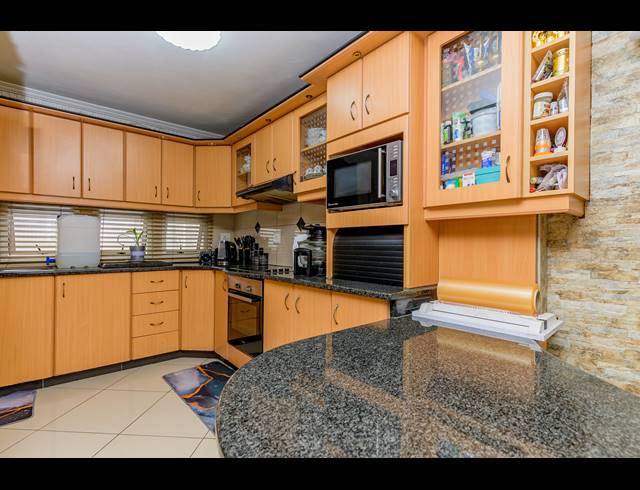 3 BEDROOM DUPLEX FOR SALE IN RESERVOIR HILLS